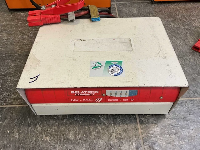 Belatron - 24v 65a - battery chargers - 2007 - afbeelding 1 van  2