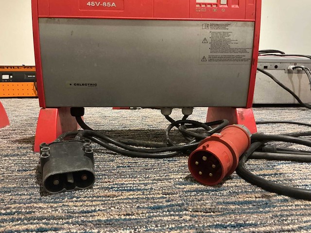 Belatron - 48v 85a - acculaders - 2016 - afbeelding 2 van  3