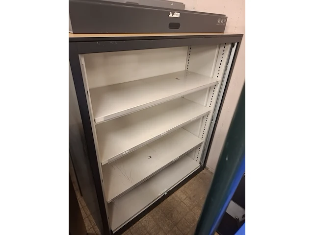 Belcel, jaloeziekasten en bureaustoelen - afbeelding 3 van  24