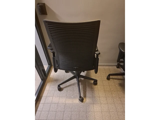 Belcel, jaloeziekasten en bureaustoelen - afbeelding 15 van  24