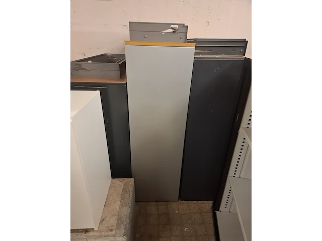 Belcel, jaloeziekasten en bureaustoelen - afbeelding 22 van  24