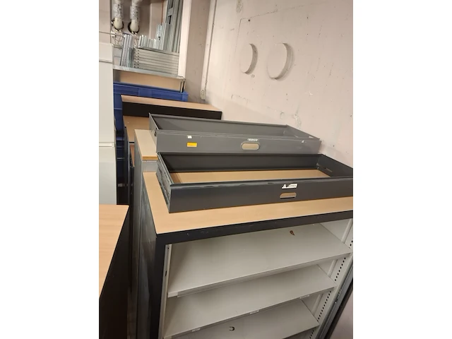 Belcel, jaloeziekasten en bureaustoelen - afbeelding 24 van  24