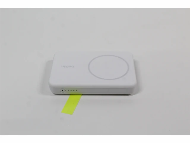 Belkin 5000 mah magnetische draadloze powerbank met magsafe met pass-thru opladen - afbeelding 3 van  4