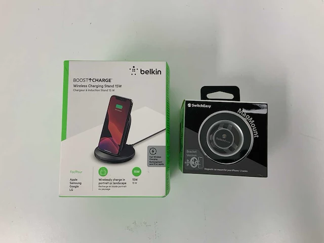 Belkin wireless charging stand 15w & switcheasy magnetic car mount iphone 12 (2x) - afbeelding 1 van  4