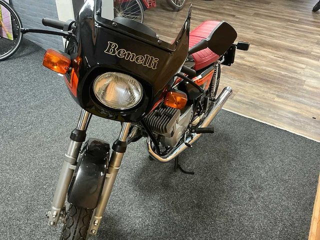 Benelli 125 sport motorfiets - afbeelding 12 van  13