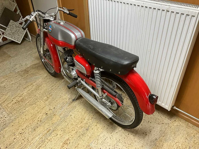 Benelli oldtimer motorfiets - afbeelding 2 van  9