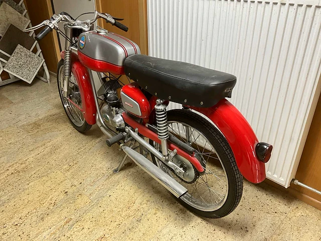 Benelli oldtimer motorfiets - afbeelding 3 van  9