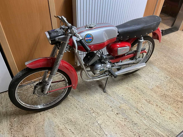 Benelli oldtimer motorfiets - afbeelding 4 van  9