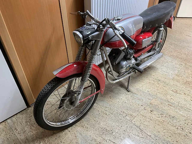 Benelli oldtimer motorfiets - afbeelding 5 van  9