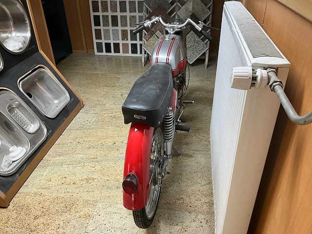 Benelli oldtimer motorfiets - afbeelding 6 van  9