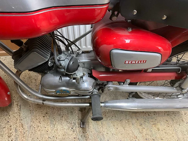 Benelli oldtimer motorfiets - afbeelding 7 van  9
