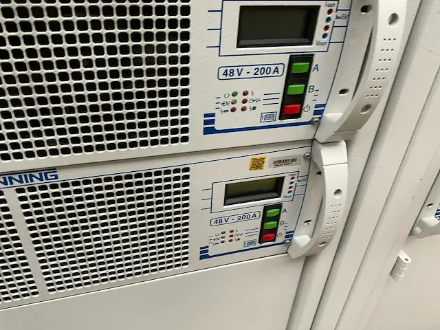 Benning 48 volt, 1000 ampère powersupply - afbeelding 10 van  12