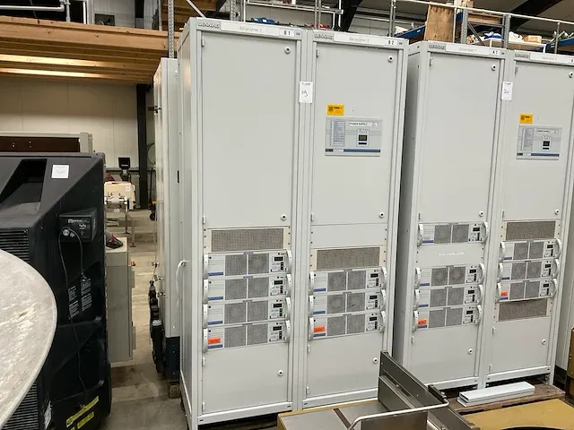Benning 48 volt, 1000 ampère powersupply - afbeelding 1 van  12