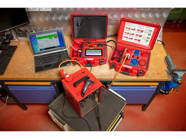 Benning st 755+ set apparaattester (voor het testen van elektrische apparaten/hulpmiddelen met beschermende koffer)rood - afbeelding 3 van  3