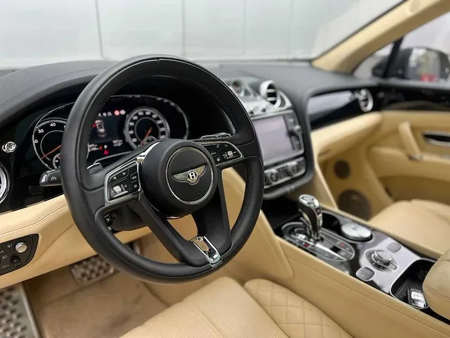Bentley bentayga 4.0 v8 549pk 2019, p-417-rr - afbeelding 24 van  72