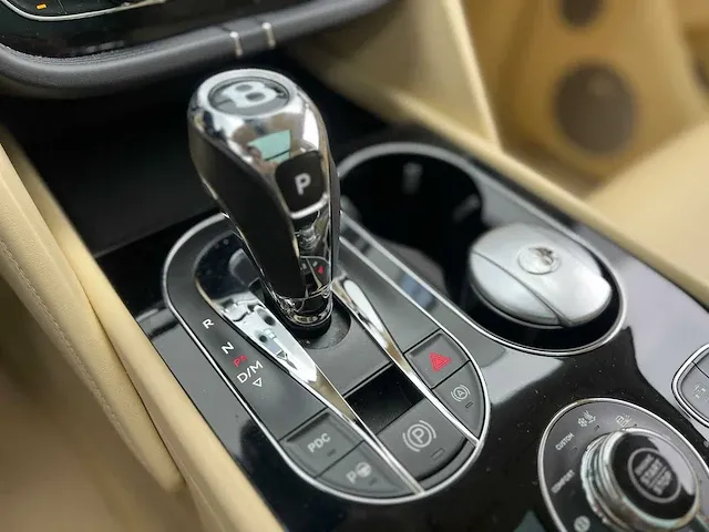 Bentley bentayga 4.0 v8 549pk 2019, p-417-rr - afbeelding 32 van  72