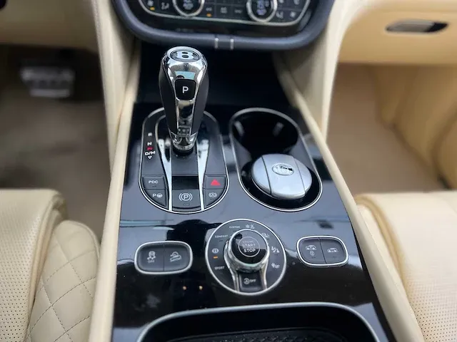 Bentley bentayga 4.0 v8 549pk 2019, p-417-rr - afbeelding 33 van  72