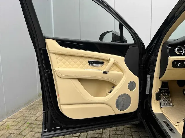 Bentley bentayga 4.0 v8 549pk 2019, p-417-rr - afbeelding 46 van  72