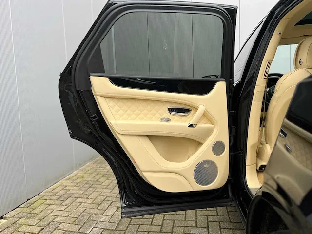 Bentley bentayga 4.0 v8 549pk 2019, p-417-rr - afbeelding 50 van  72