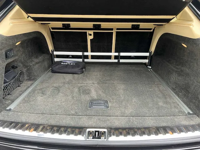 Bentley bentayga 4.0 v8 549pk 2019, p-417-rr - afbeelding 51 van  72