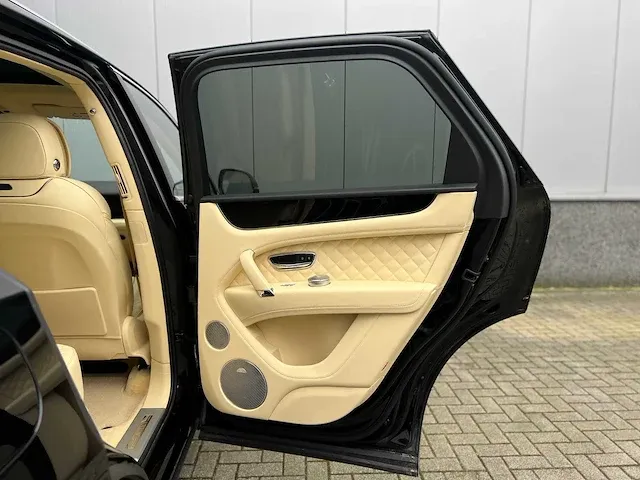 Bentley bentayga 4.0 v8 549pk 2019, p-417-rr - afbeelding 54 van  72