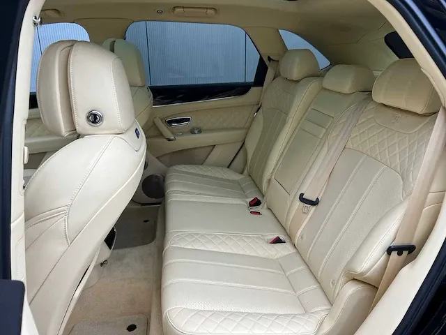 Bentley bentayga 4.0 v8 549pk 2019, p-417-rr - afbeelding 61 van  72