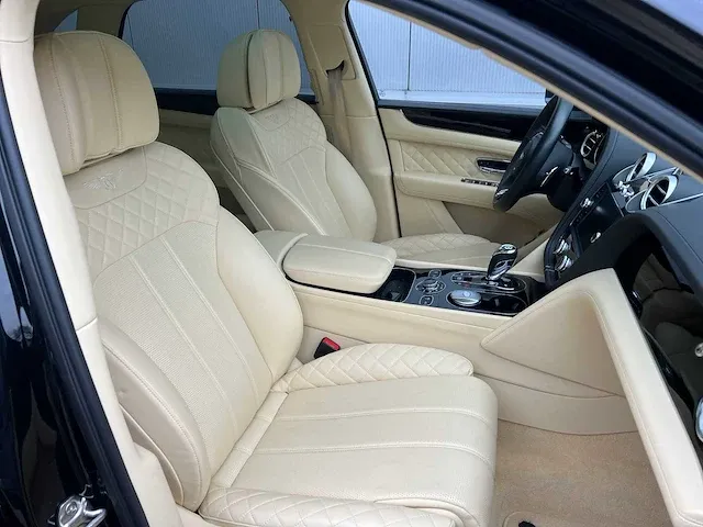 Bentley bentayga 4.0 v8 549pk 2019, p-417-rr - afbeelding 63 van  72