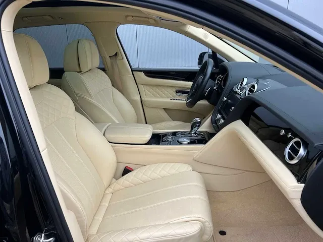 Bentley bentayga 4.0 v8 549pk 2019, p-417-rr - afbeelding 64 van  72