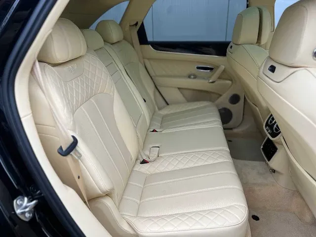 Bentley bentayga 4.0 v8 549pk 2019, p-417-rr - afbeelding 65 van  72