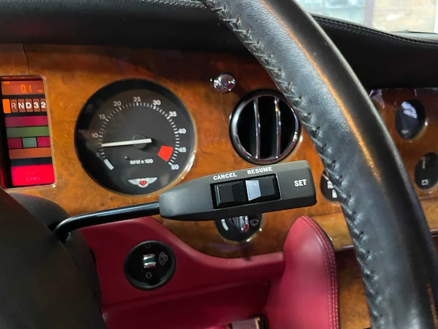 Bentley brooklands 6.75 v8 245pk 1996 -youngtimer- - afbeelding 15 van  37