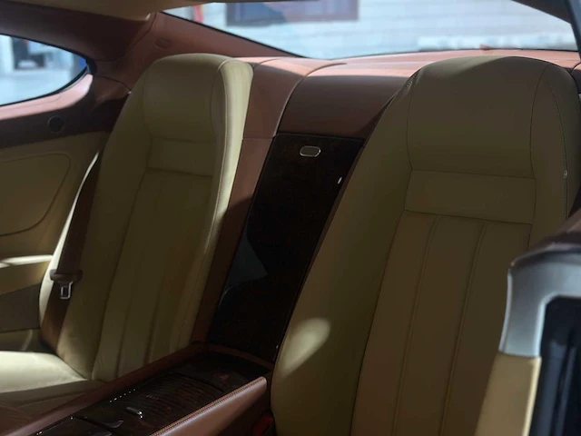 Bentley continental gt 6.0 w12 560pk 2004, nl-kenteken youngtimer - afbeelding 32 van  45