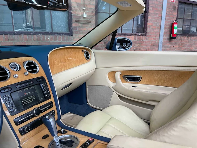 Bentley continental gtc 6.0 w12 560pk 2007 youngtimer - afbeelding 9 van  37