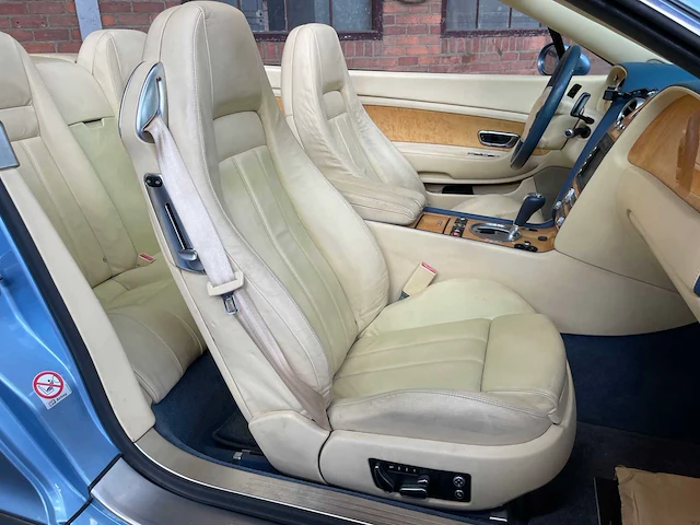 Bentley continental gtc 6.0 w12 560pk 2007 youngtimer - afbeelding 28 van  37