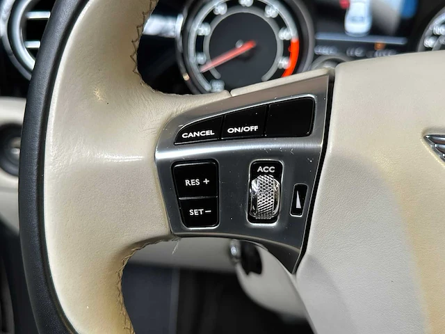 Bentley flying spur 6.0 w12 625pk 2014, nl-kenteken - afbeelding 35 van  62