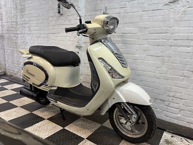 Benzhou classic florence 25 km snorscooter 4takt - afbeelding 7 van  7