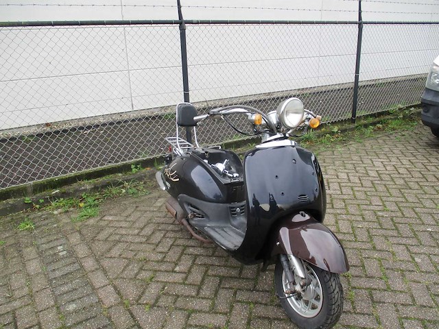 Benzhou yiying - snorscooter - 50/ retro - scooter - afbeelding 7 van  11