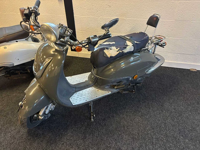 Benzhou yiying - snorscooter - sixties / retro - scooter - afbeelding 5 van  7