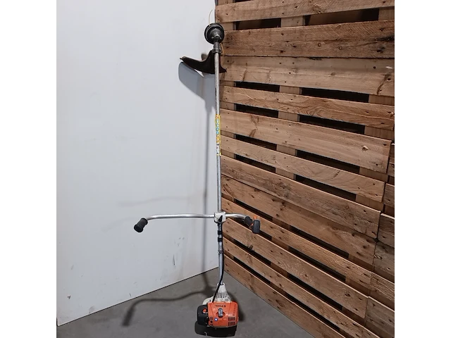 Benzine bosmaaier stihl, fs 130 - afbeelding 1 van  9