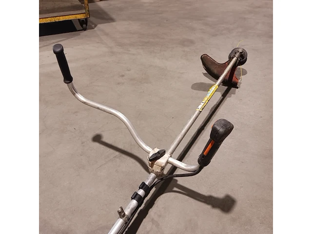 Benzine bosmaaier stihl, fs 130 - afbeelding 3 van  9