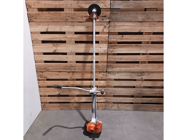 Benzine bosmaaier stihl - afbeelding 1 van  8