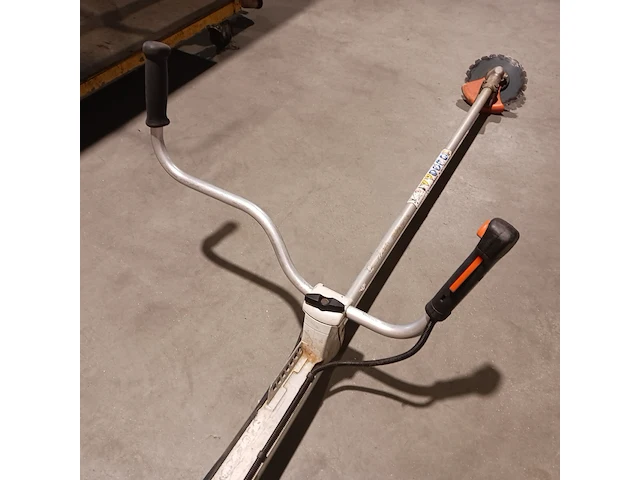 Benzine bosmaaier stihl - afbeelding 3 van  8
