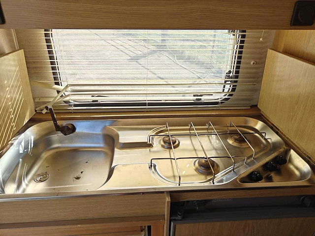 Bergland - 300 ek - caravan - afbeelding 2 van  10