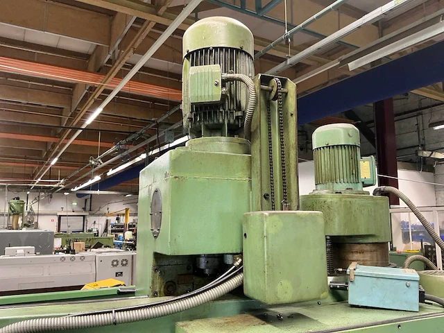 Bergonzi tr 40 radiaalboormachine - afbeelding 3 van  26