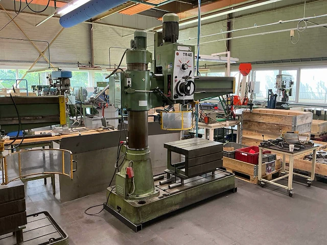 Bergonzi tr 40 radiaalboormachine - afbeelding 1 van  26