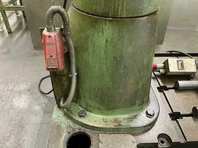 Bergonzi tr 40 radiaalboormachine - afbeelding 18 van  26