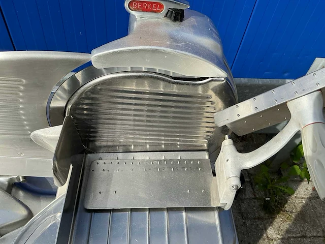 Berkel 834 vleessnijmachine - afbeelding 10 van  10