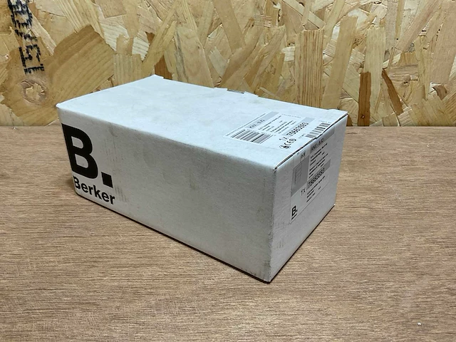 Berker tastsensor 3-voudig met kamerthermostaat en display - afbeelding 11 van  11