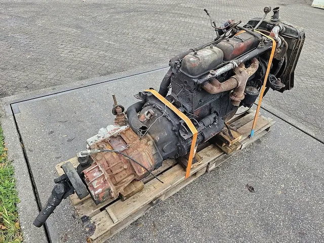 Berliet - m-520 - motor met versnellingsbak - afbeelding 1 van  12