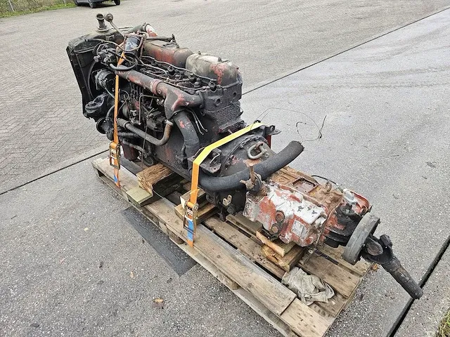Berliet - m-520 - motor met versnellingsbak - afbeelding 6 van  12