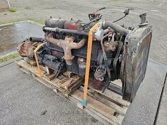 Berliet - m-520 - motor met versnellingsbak - afbeelding 11 van  12